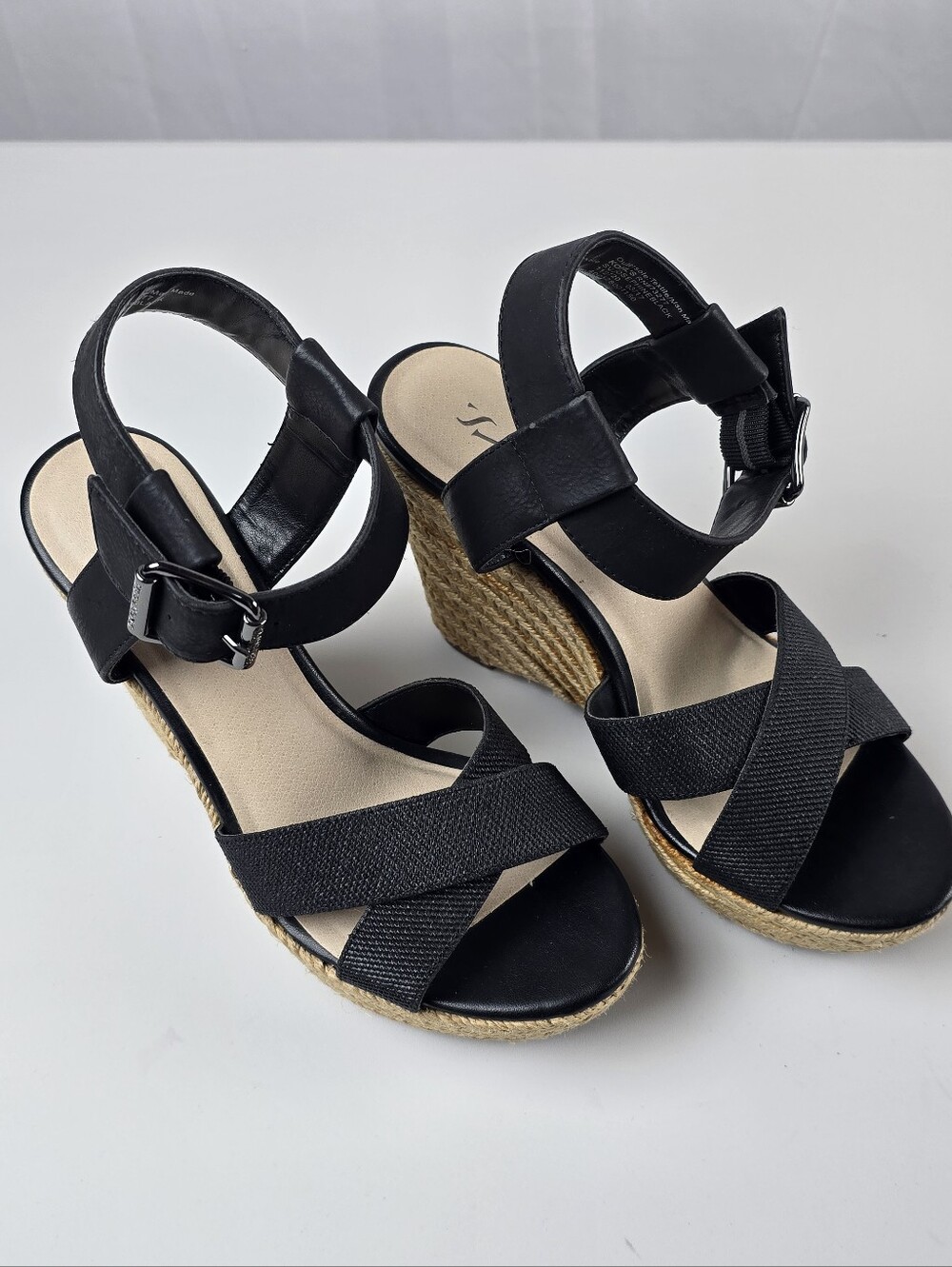 Vera Wang Simply Wedge Sandals Black 6.5M